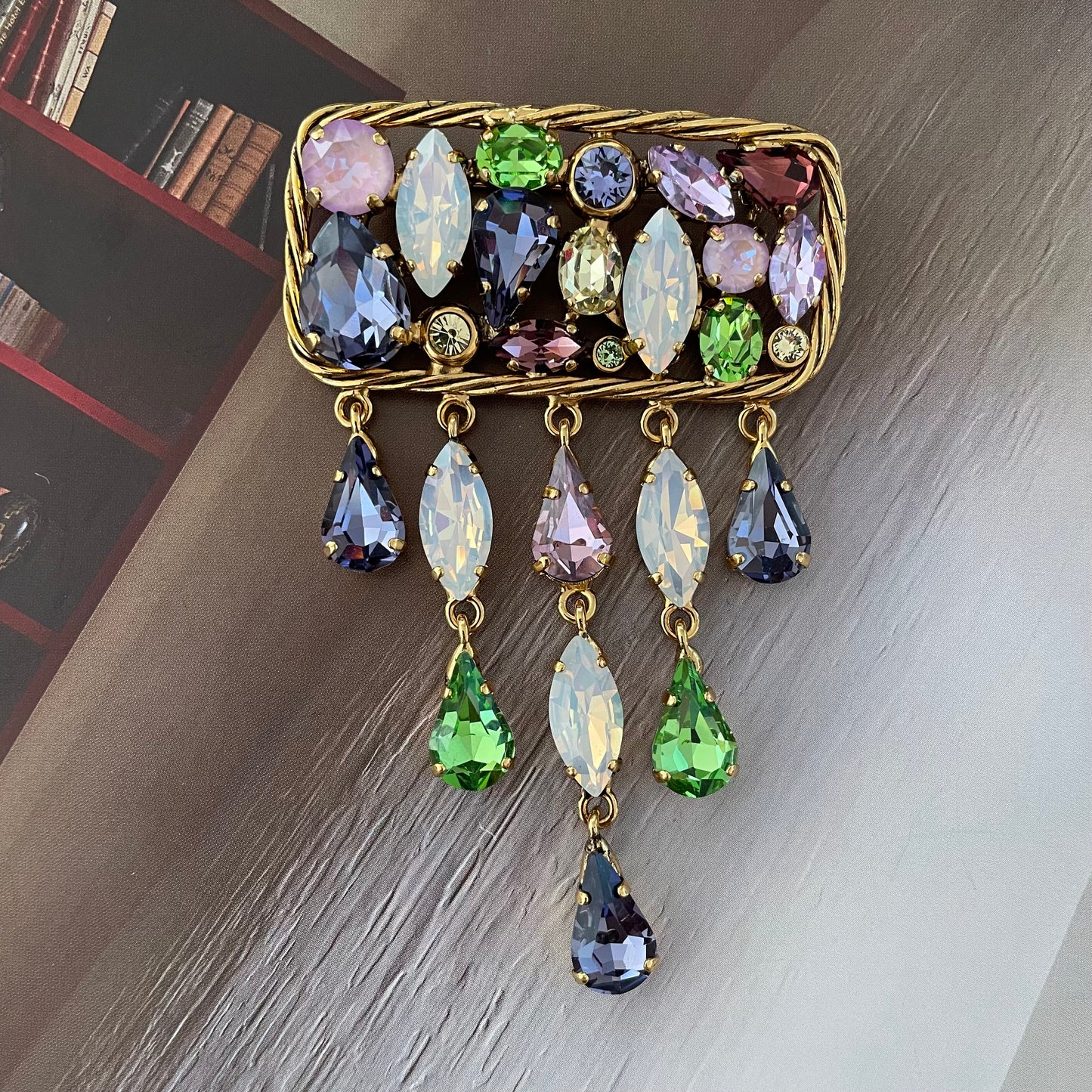 BROOCH