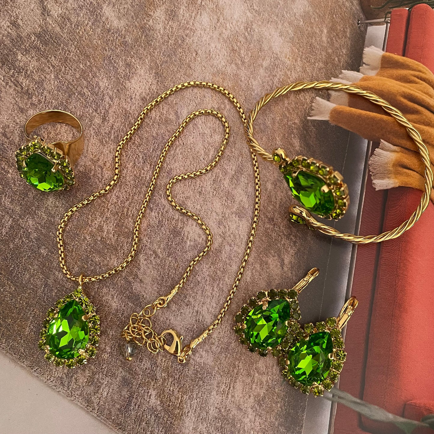 NECKLACE