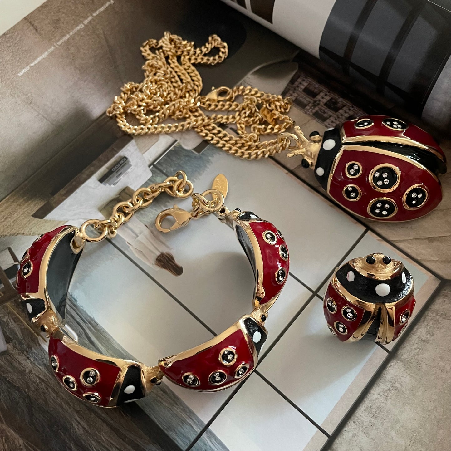 NECKLACE