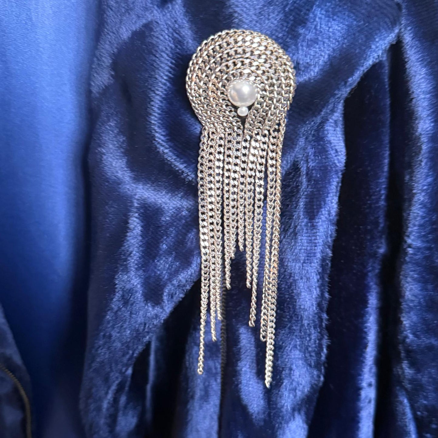 BROOCH