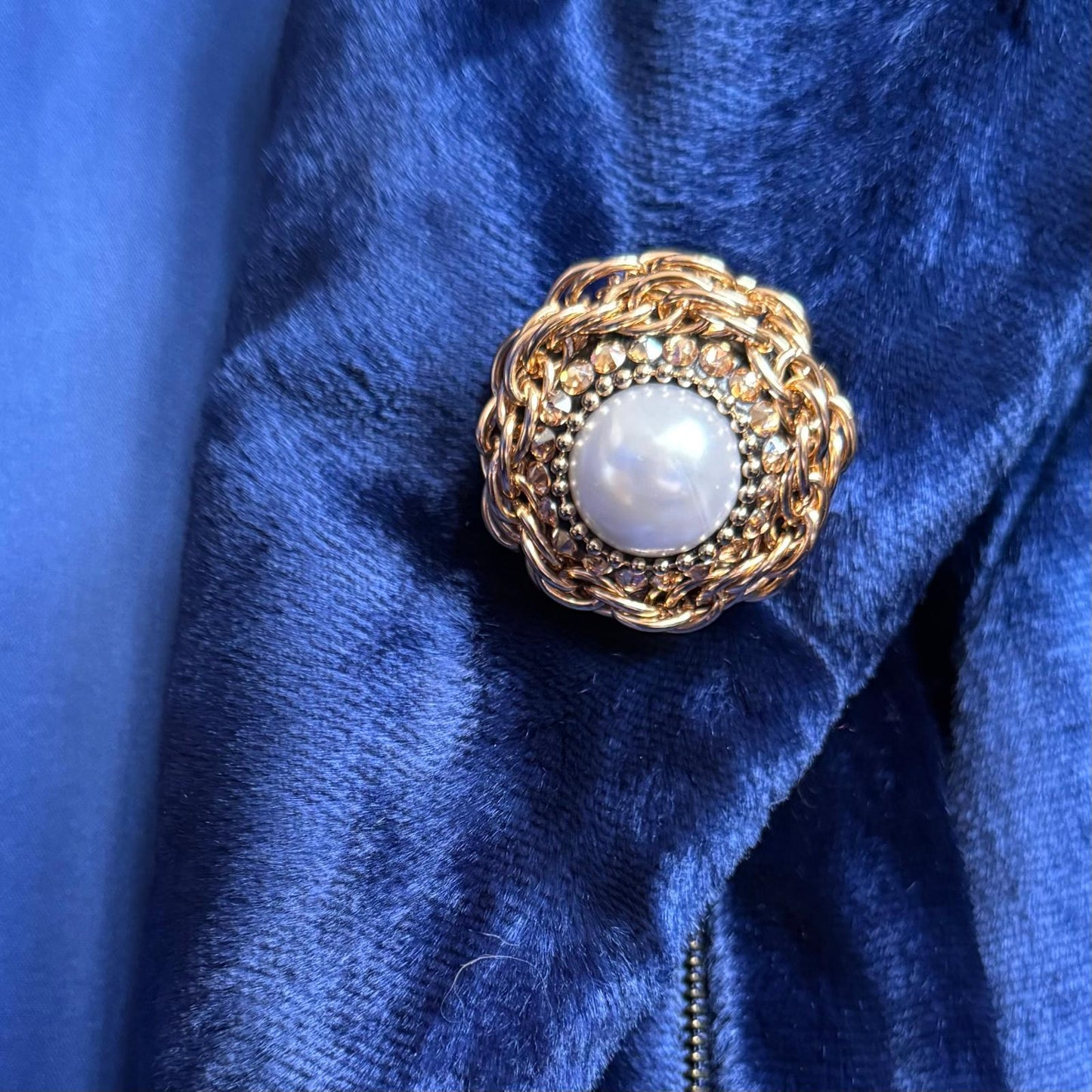 BROOCH