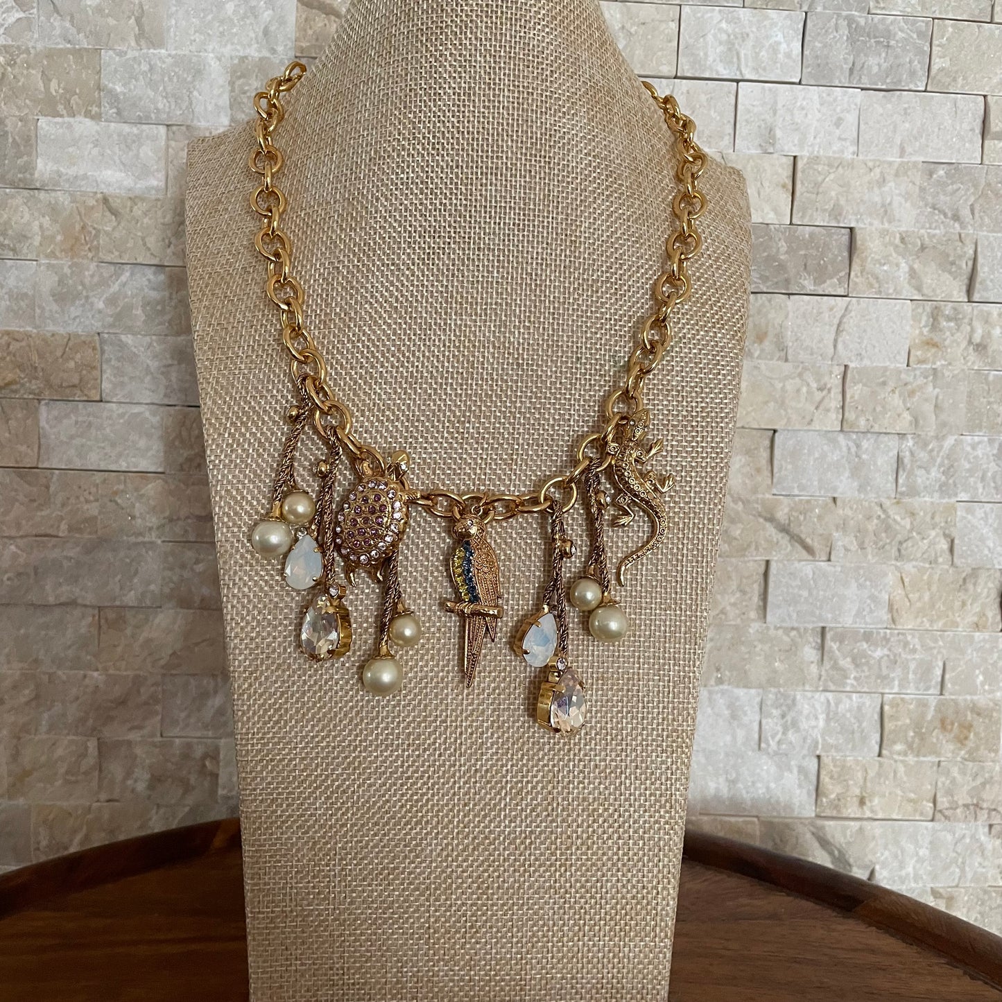 COLLAR