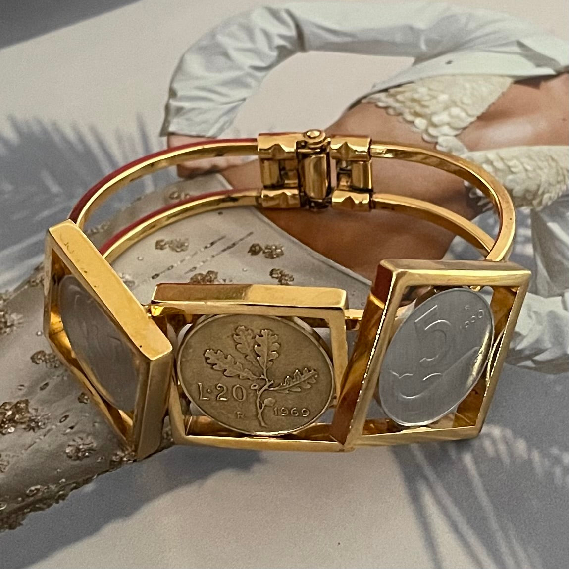 BRACELET
