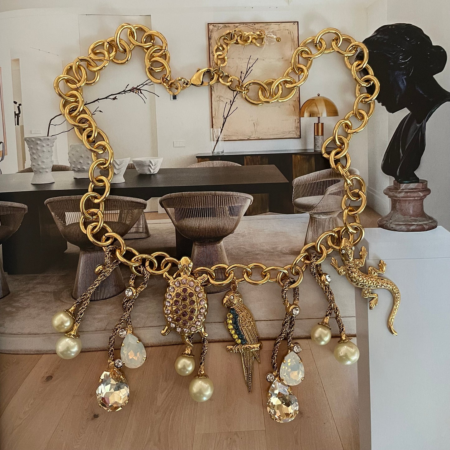 COLLAR