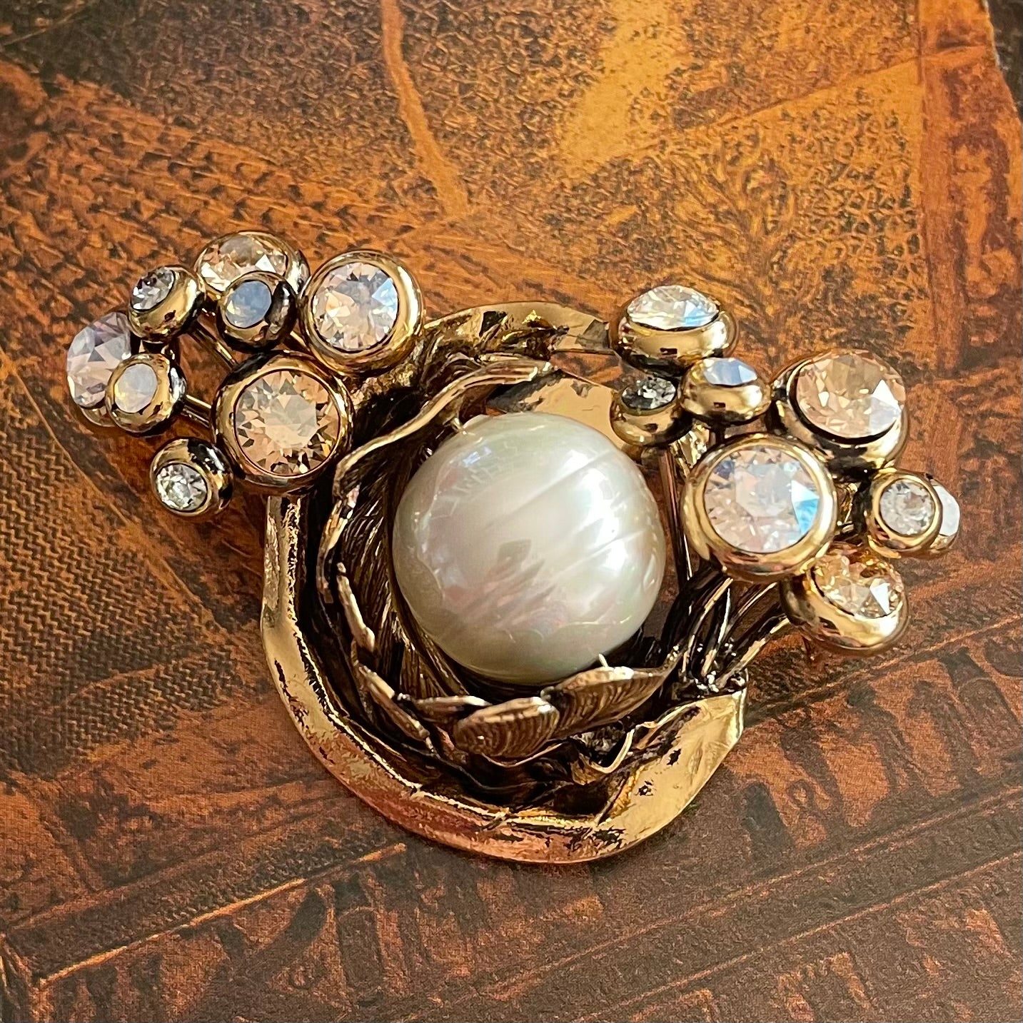 BROOCH