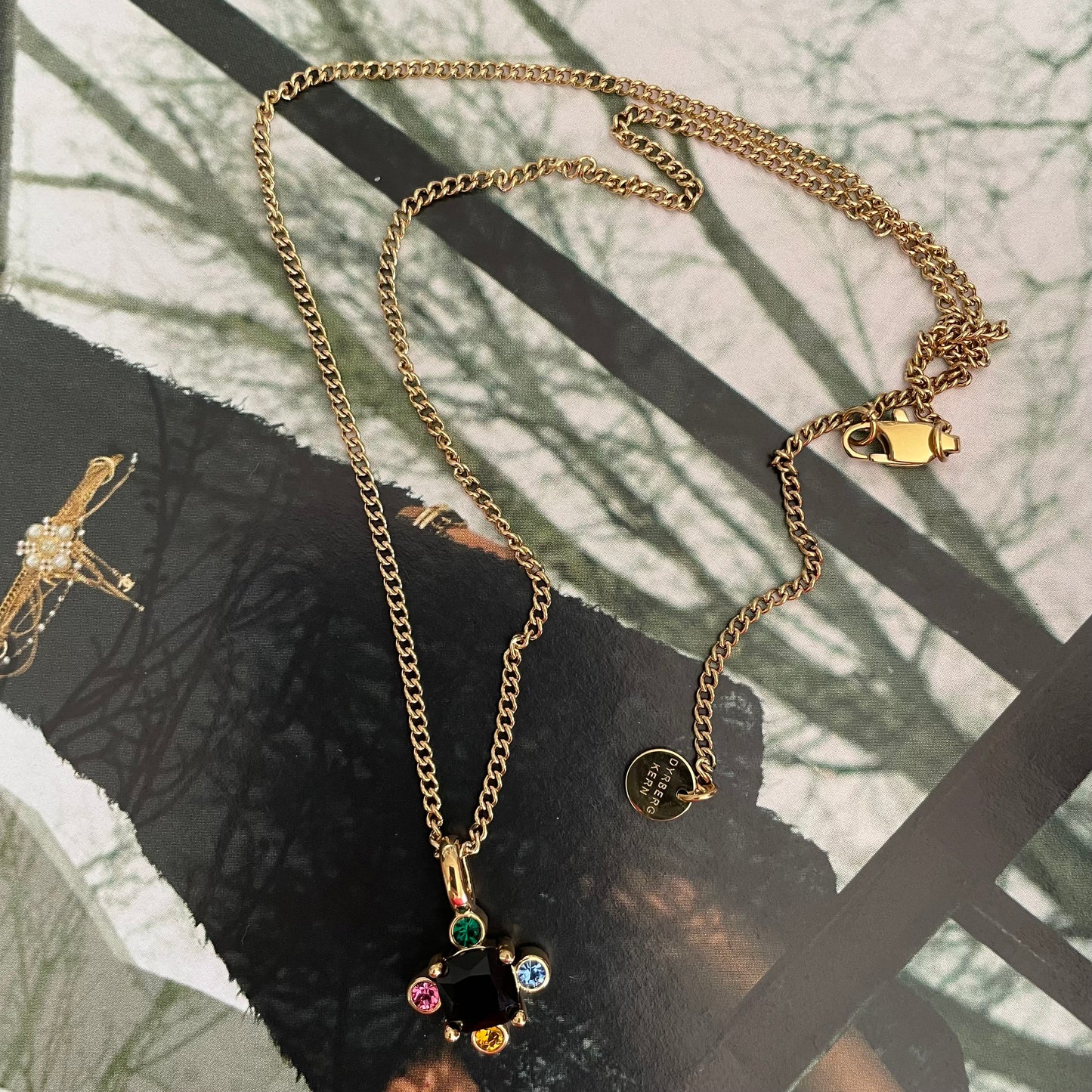 COLLAR