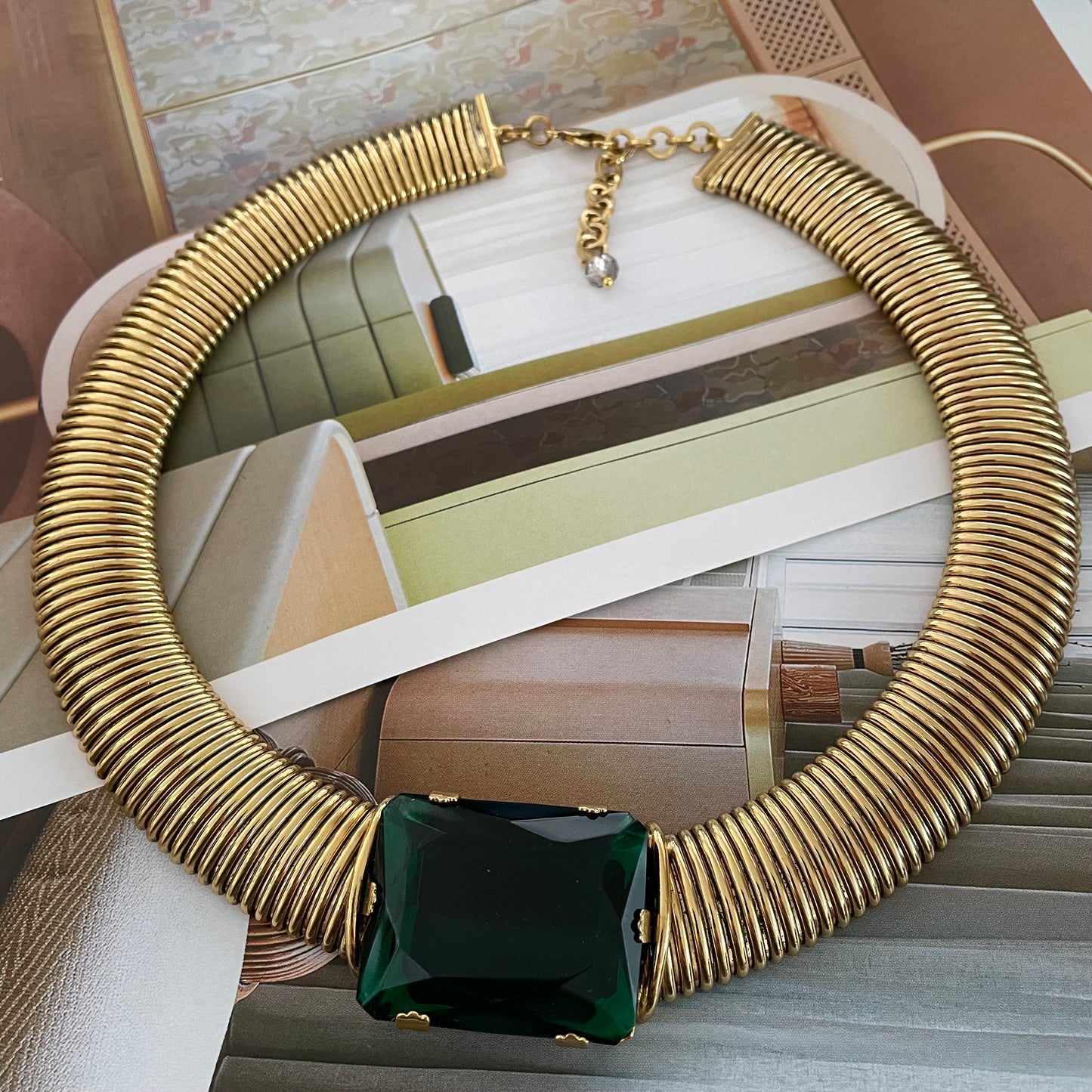 COLLAR