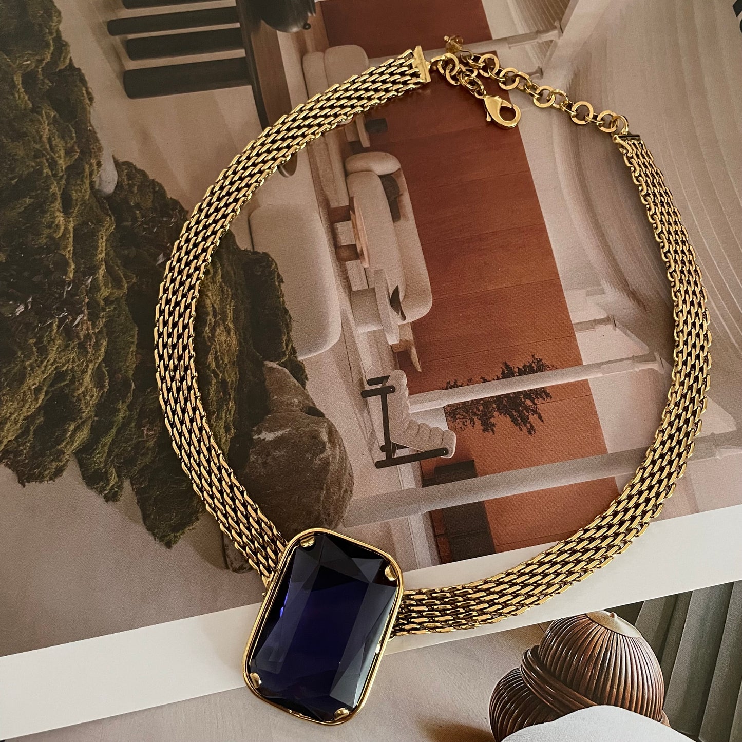 COLLAR