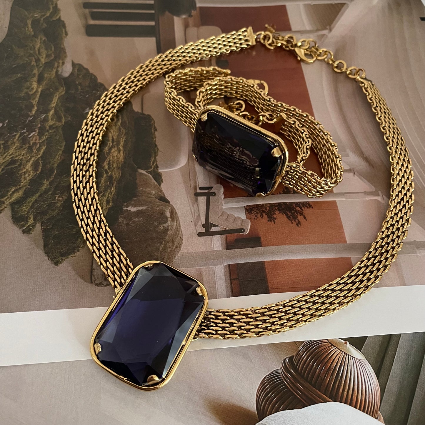 COLLAR