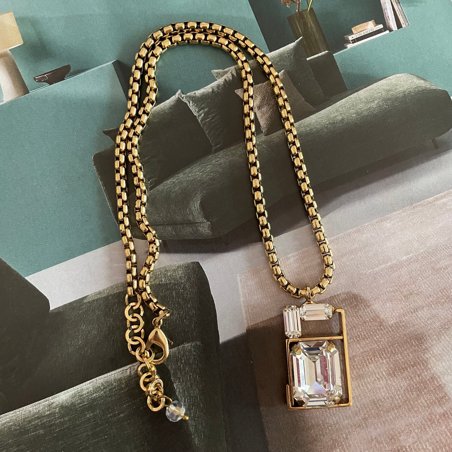 COLLAR