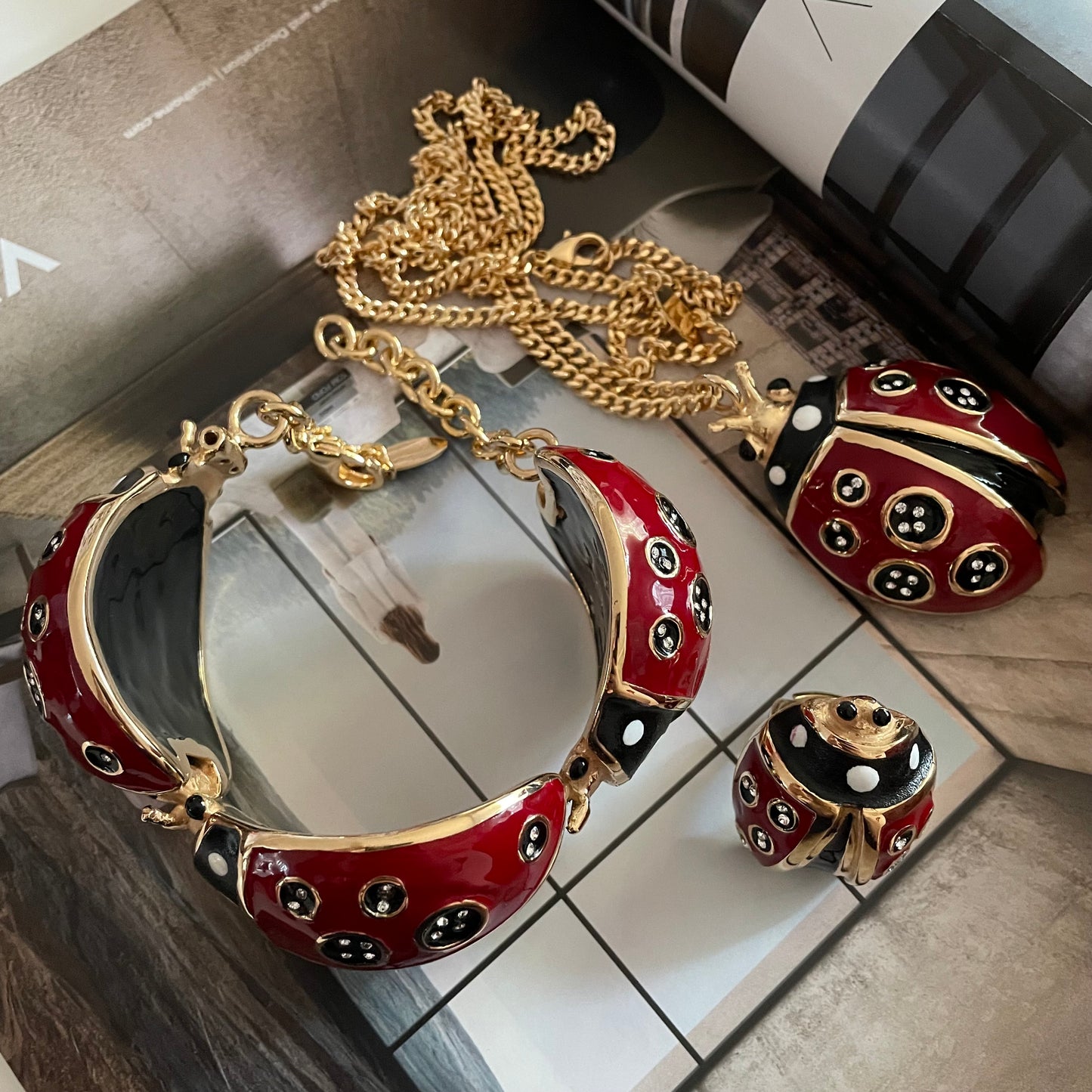 COLLAR