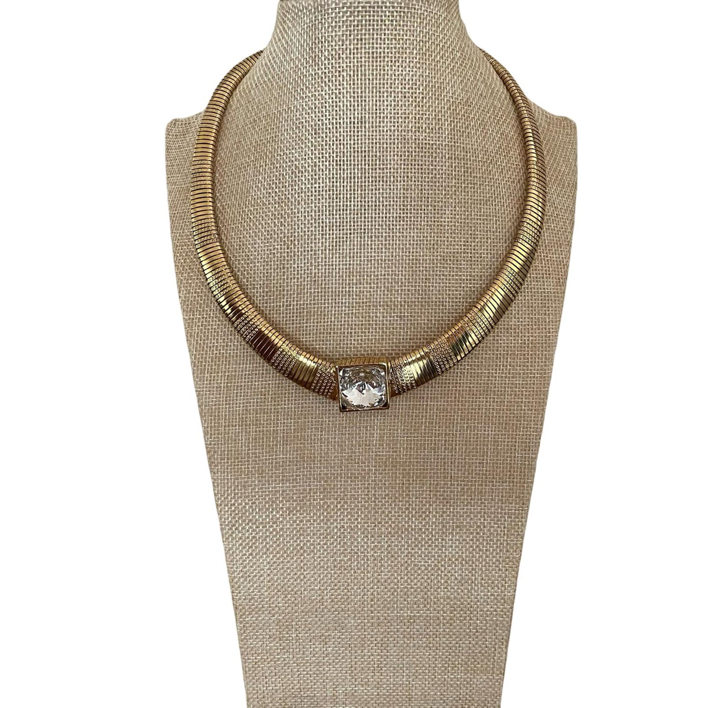 COLLAR