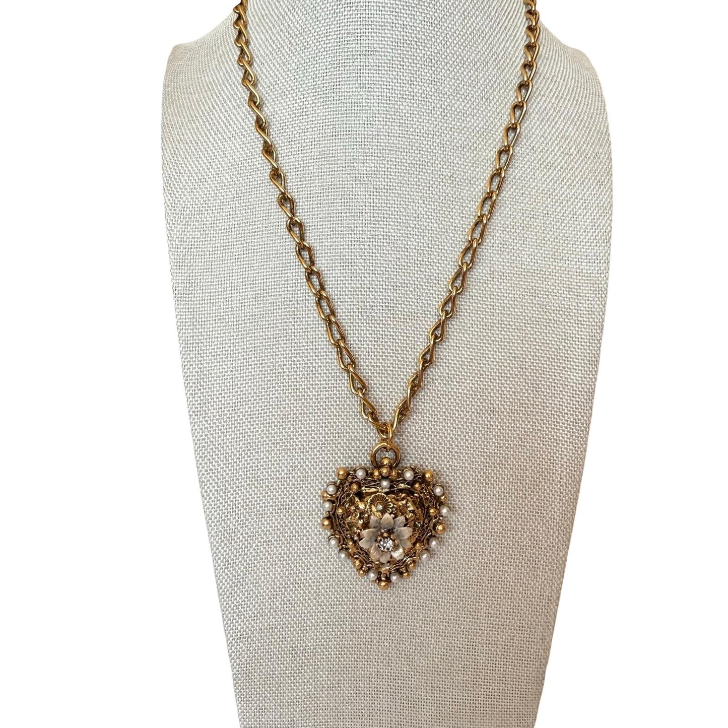 COLLAR