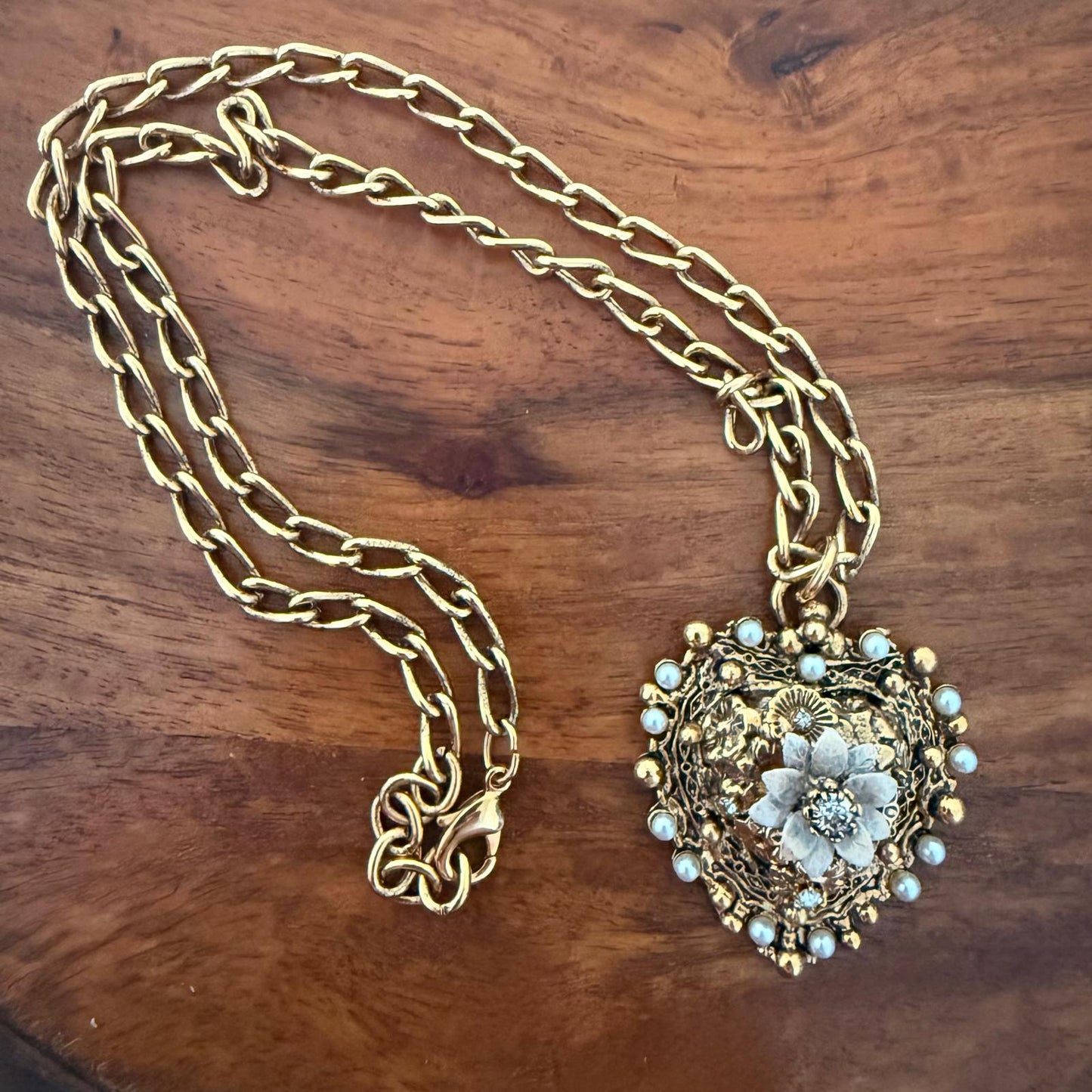COLLAR