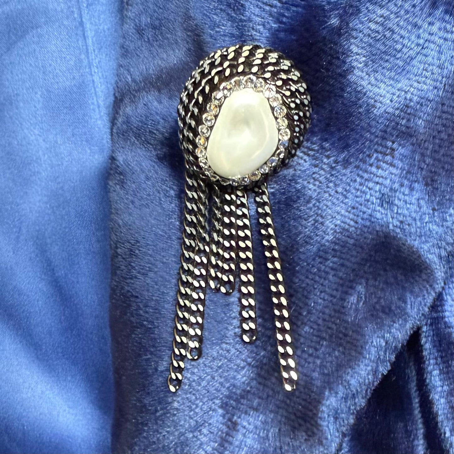BROOCH