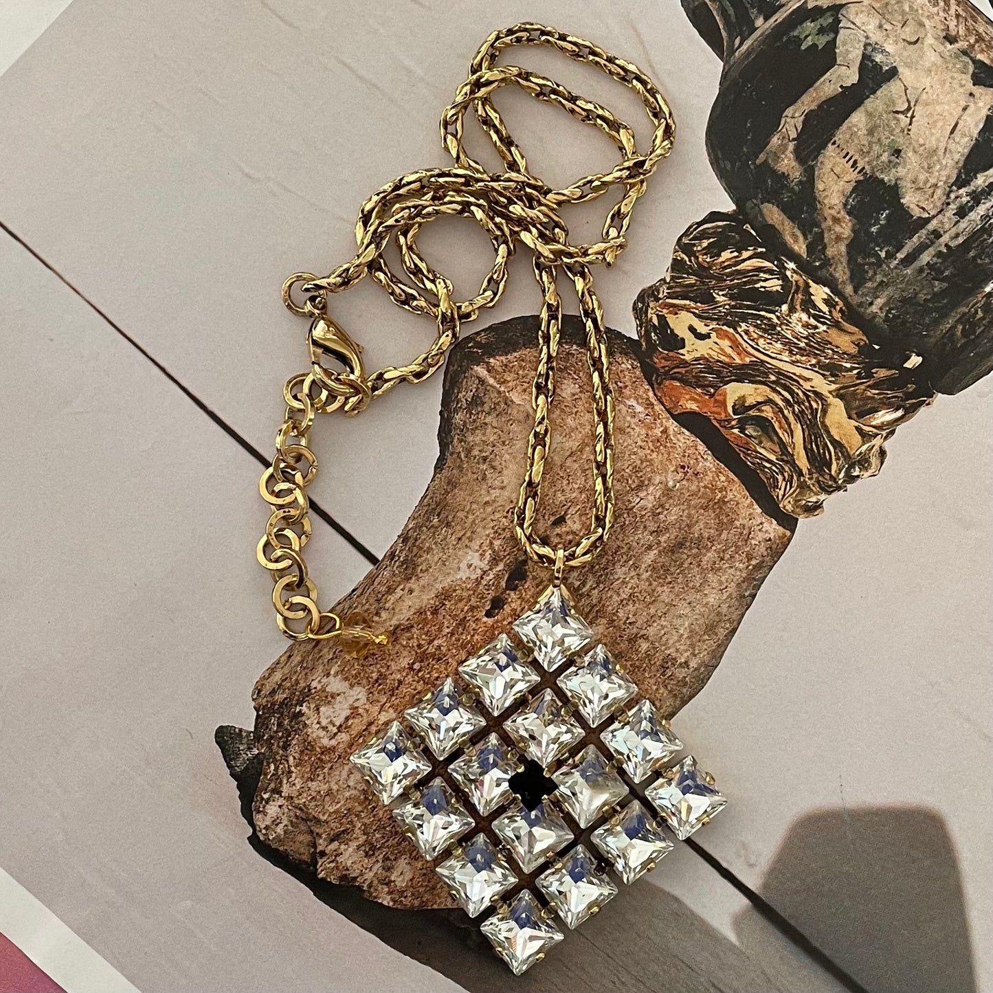 COLLAR