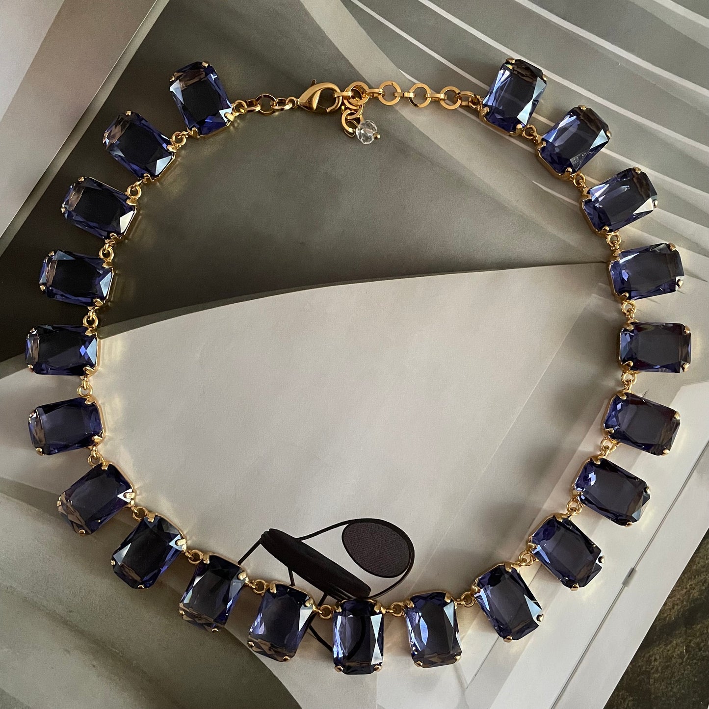 COLLAR