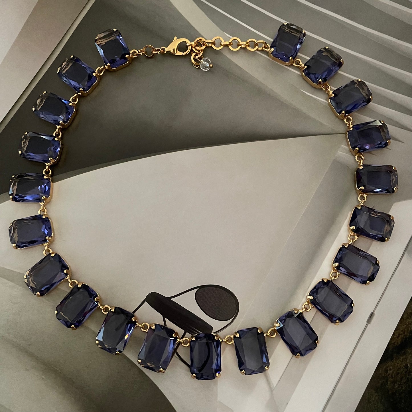 COLLAR